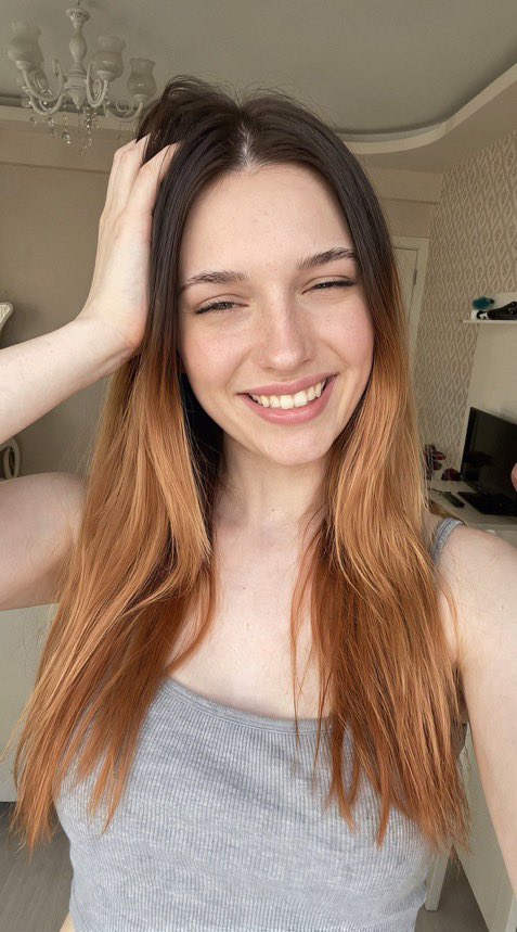 itsvicangeell's tweet photo. me before estrogen vs after 🤭 https://t.co/fAAMtvJotT