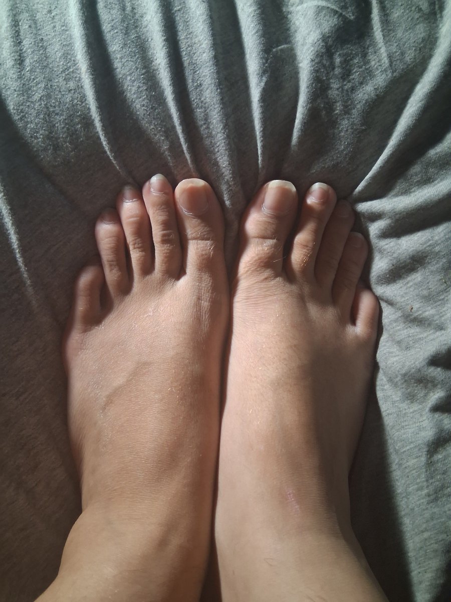 starzfalling777's tweet photo. $25 for 5 chest pics
$20 for a 5 minute video
$35 for a custom video 15 minutes long
$22 for 5 feet pics 
$22 for 5 ass pics 
$25 for 20 minute sext 
$100 for 45 minute sext with videos
For more things dm me!!! #sellingcontent #buyingcontent #whore #nsfwtwtًً  #bbw #bigass #bigtits