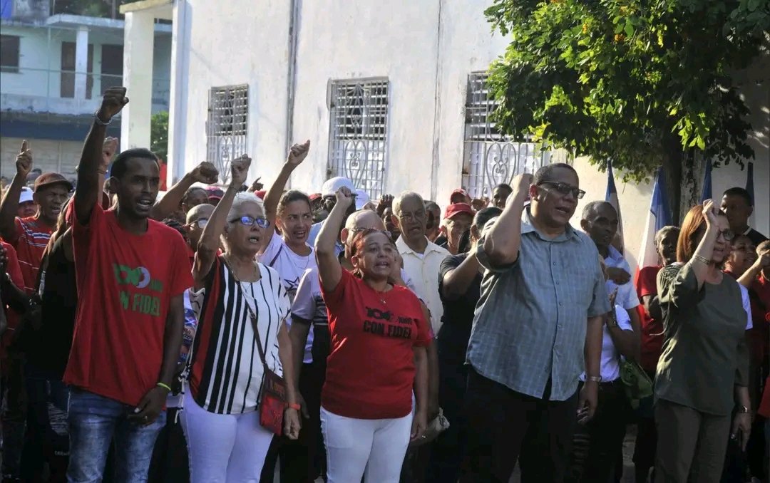 PrensaGtmo's tweet photo. 🇨🇺🇨🇺🇨🇺 Representación del pueblo guantanamero, junto a las principales autoridades en el territorio más oriental de Cuba, hicieron un homenaje a los mártires caídos el 4 de agosto de 1957.

#CubaViveSuHistoria
✍️ @ACN_Cuba https://t.co/tFfR8sTbuK