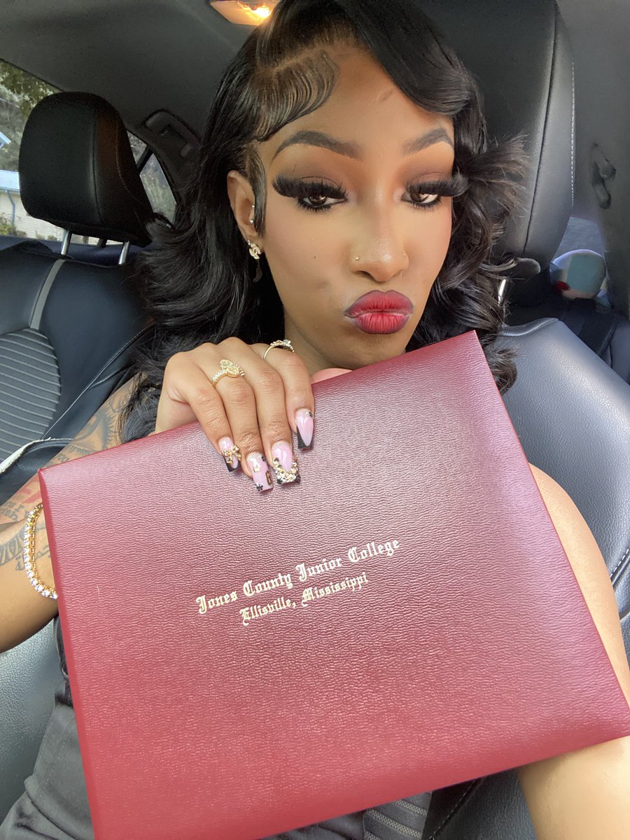 777Ravenn's tweet photo. 1,500 HOURS CLOCKED!! 👩🏾‍🎓🥹💕#cosmetologygraduate #GODDID https://t.co/Orwo8sU6Xo