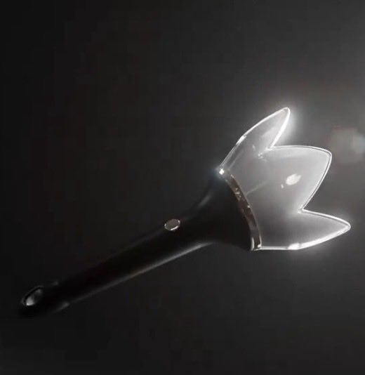 BangWinKon's tweet photo. WTS LFB PH GO HELP RT 

BIGBANG OFFICIAL LIGHTSTICK 20TH ANNIVERSARY VERSION

✅ ₱2950 
✅ DOP AUG 15
✅ NORMAL ETA 
✅ LIMITED SLOTS ONLY
✅ with shop freebies

ORDER HERE: https://t.co/f32SyOBATo

#BIGBANG #VIP #BANGBONG https://t.co/jmUiiQ2U13