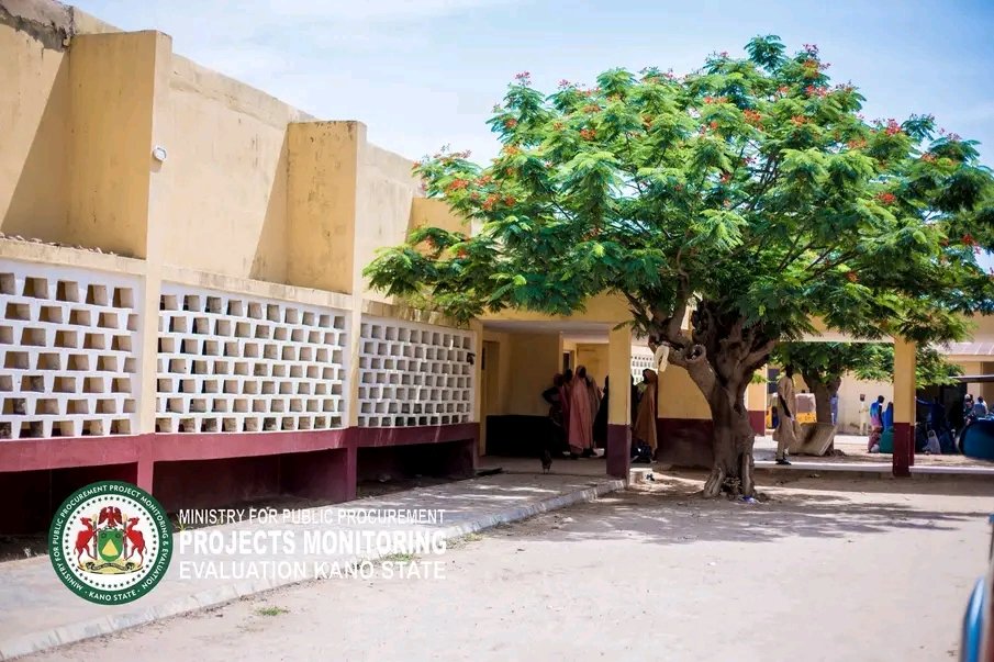 HonMainasibi's tweet photo. @nuramaaji also followed up with the recently renovated Minjibir General Hospital in Minjibir Local Government Area, Kano State.  @DrAdamuGZango

#AbbaIsWorking 
#KanoIsWorking https://t.co/k3Lo0o5TfJ