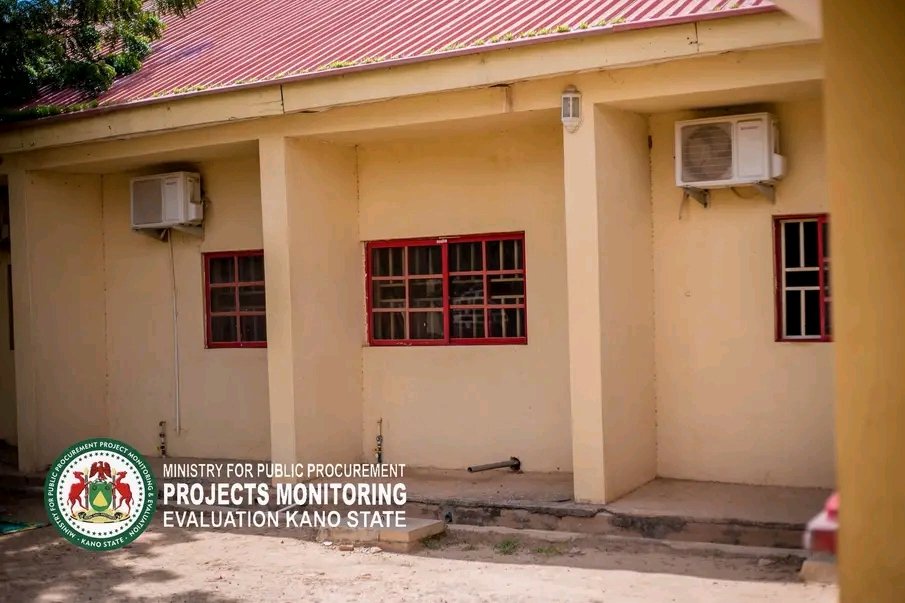 HonMainasibi's tweet photo. @nuramaaji also followed up with the recently renovated Minjibir General Hospital in Minjibir Local Government Area, Kano State.  @DrAdamuGZango

#AbbaIsWorking 
#KanoIsWorking https://t.co/k3Lo0o5TfJ