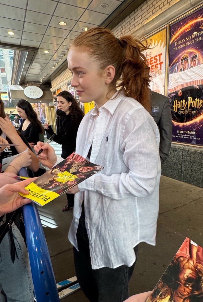 up_nanaa's tweet photo. 세이디 싱크(Sadie Sink)의 꾸안꾸⠀︎ᩥ𞄵•ܸ · •ܸ⑅︎ᩥ𞄵 22🖤 https://t.co/oAsLnb5MZk