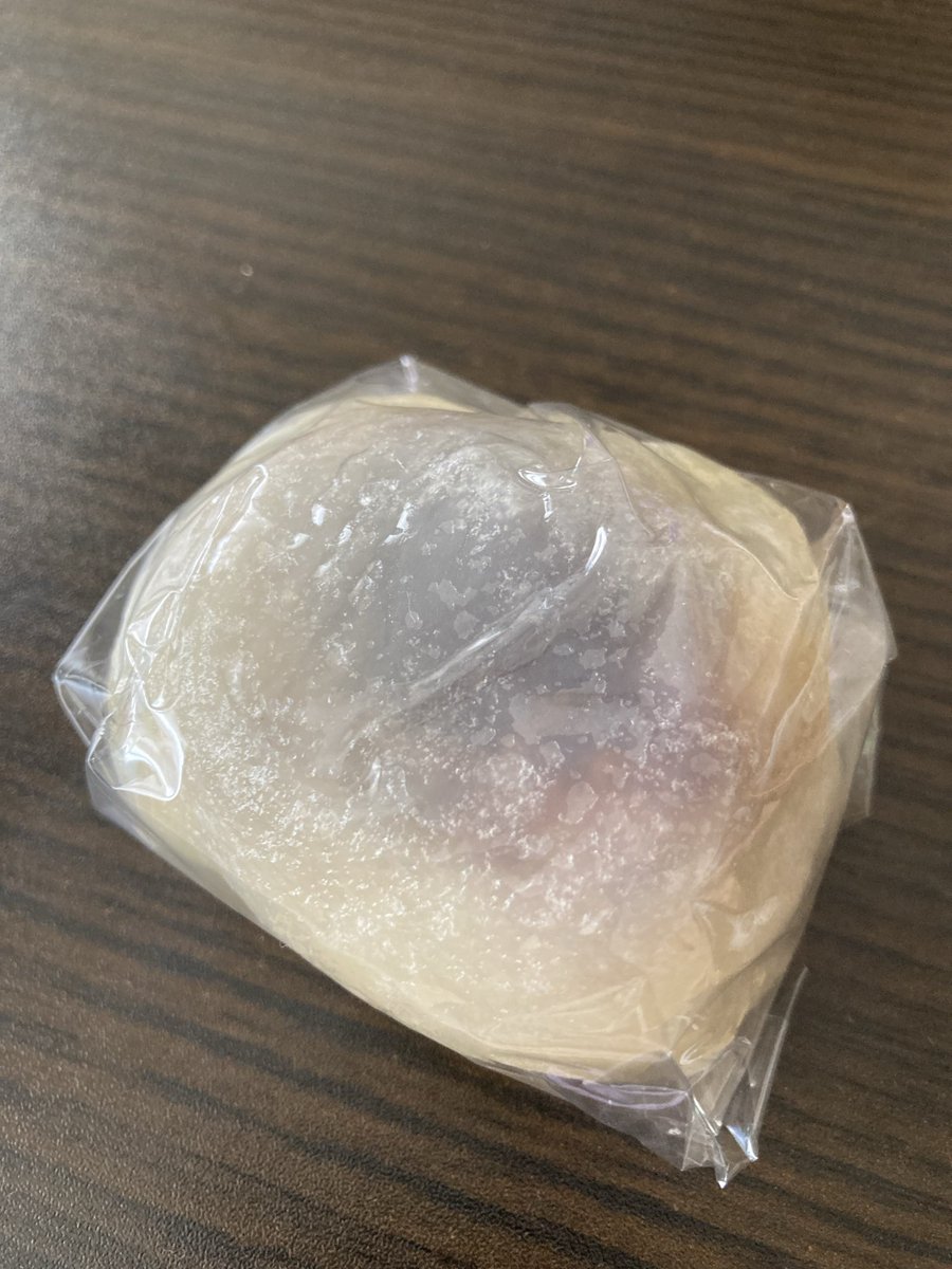 chayaaaaaya's tweet photo. 昨日は新幹線で熊本へ🚄

無事に母の3回忌を済ませて一安心😮‍💨

熊本駅にいるくまモンパネル。

大好きないきなり団子。

故郷というのは、安心できたり、胸がザワザワしたり、いろんな感情を感じるね😌 https://t.co/kLgOSqmcwJ