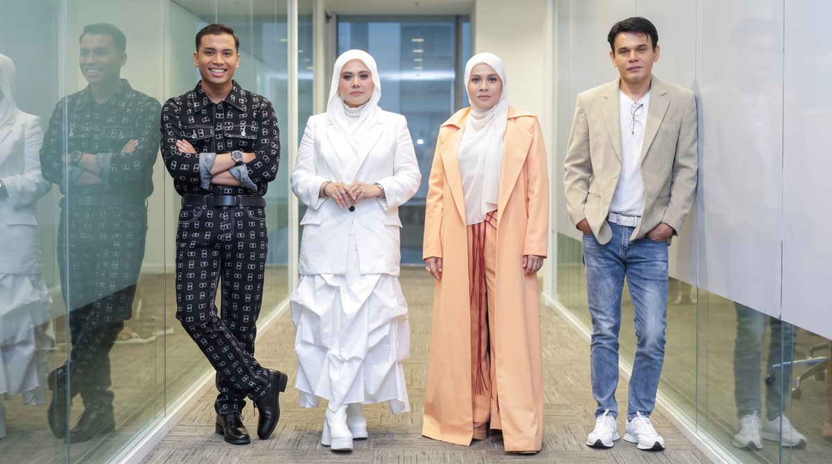 mybuzzofficial's tweet photo. Raja Azura kembali!
10 selebriti otai bakal berentap di pentas #KilauanEmasSelebriti2026 dalam misi amal yang penuh nostalgia. ❤️
📺 Bermula 22 Ogos di Astro Prima
👇
https://t.co/FwhKGbdQfk
#KilauanEmas #RajaAzura #AstroPrima #HiburanMalaysia #BuzzingMalaysia #TrendingMY https://t.co/k21XZbEqVt