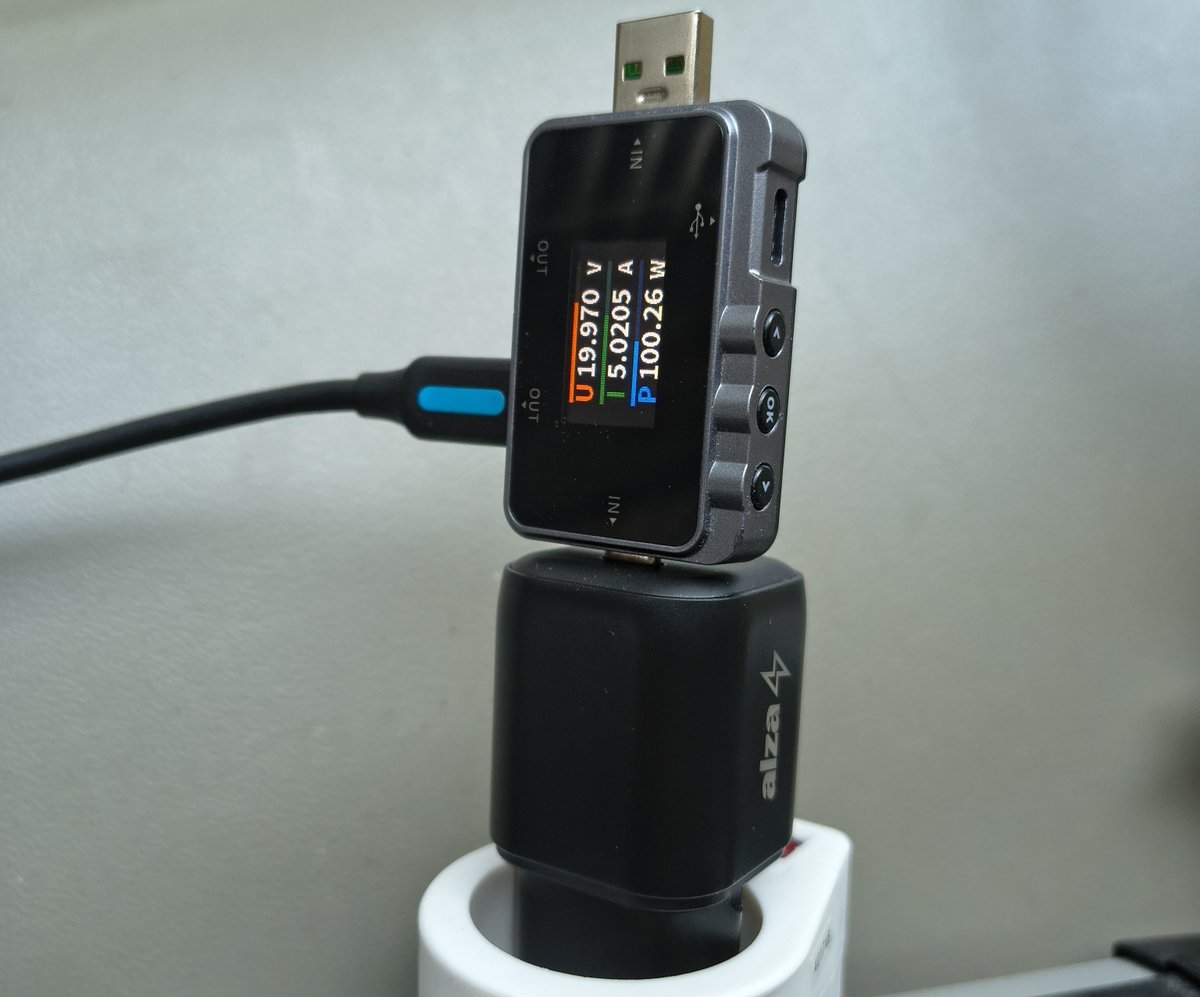 chiptronCZ's tweet photo. Taky na vás vyběhl příspěvek "Alza má GaN nabíječky, v miniaturním těle se skrývá 100W".
No jo, ale změřil to někdo? Je to pravda?
Já jo. https://t.co/MZQfnbF5x9 https://t.co/YpIH1AcUsP