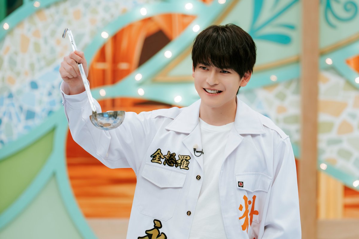 tbsTV_MGA's tweet photo. 📸❎テレビ×ミセス キリトリ

ツッパリメンバー勢揃い‼️🇯🇵

気合い十分な #高橋文哉 さん💬
🥢「鬼に金棒、文哉に箸だよ！」
🥣「鬼に金棒、文哉におたまだよ！」

その結末は、ぜひTVerで🍏✨
https://t.co/DPOZiQS3Gq

#MrsGREENAPPLE
#テレビミセス https://t.co/tPqt4fDSVY