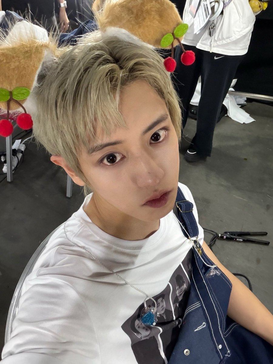 Ace_BBH's tweet photo. Chanyeol's gift for exol's birthday 🥹🤍

"Happy birthday❤️🥳🎂"
📸
"Today is a special day for both me and you guys"
"Let's all have something delicious today!"
"How about this for birthday gift?"
📸
"ㅋㅋㅋㅋㅋㅋㅋ"
"One more with a smiling face~"
📸
"Let's have a deep sleep~~~"
"Good night~~~~~~~~"