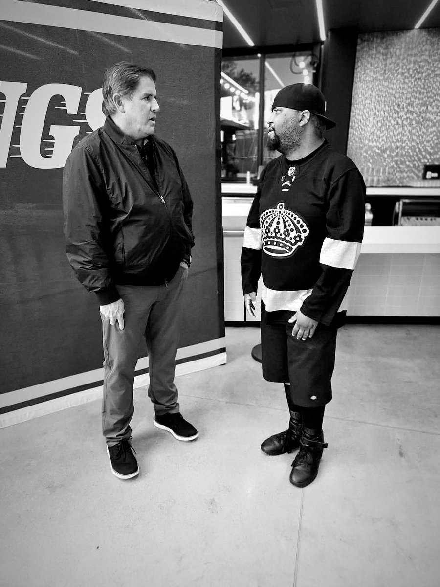 blksethrogen's tweet photo. @LAKings Pretty chill night indeed. Got to talk with new head coach Peter Laviolette, and then eventually @JoshSchaeferPxP towards the end π€
#GoKingsGo https://t.co/K66FJw26Pz