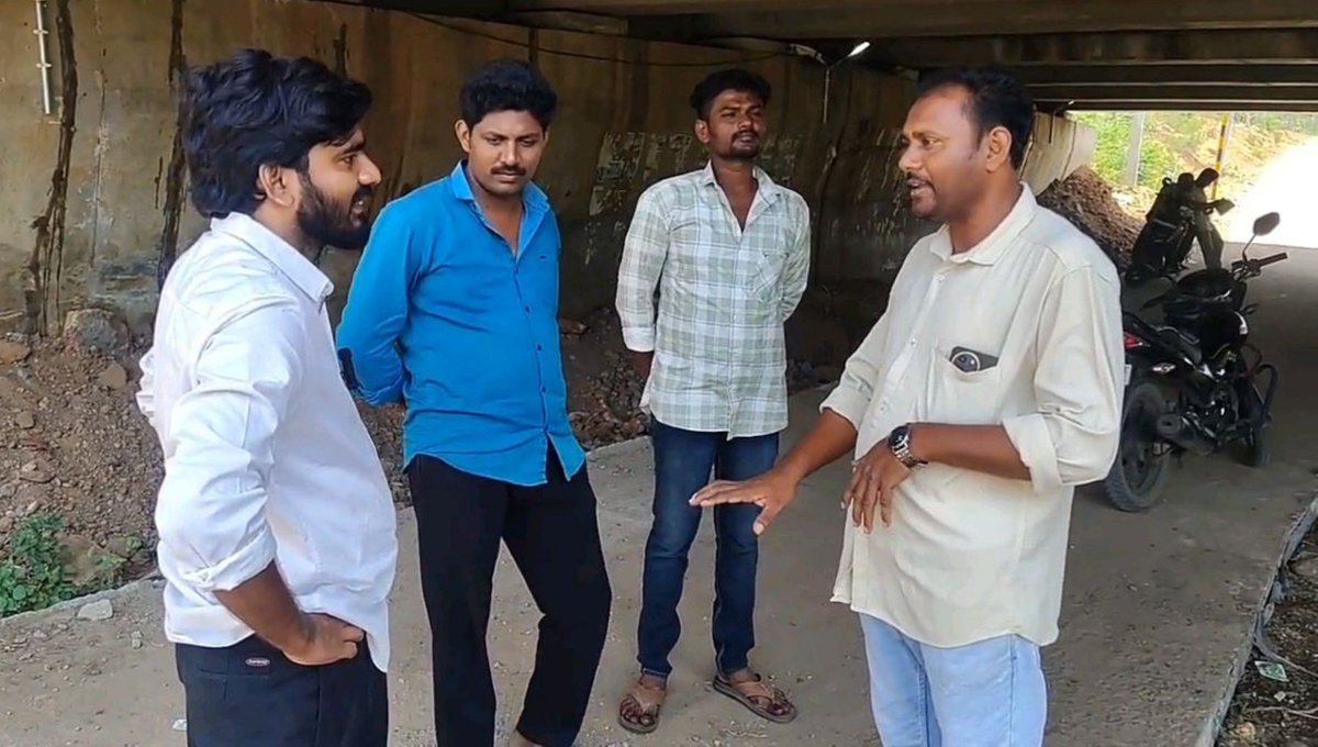 maheshkambala1's tweet photo. దశాబ్దాల నిరీక్షణ NH పై వెళ్లడం వల్ల యాక్సిడెంట్స్ వారికి రక్షణగా నిలిచిన డిప్యూటీ సీఎం @PawanKalyan గారు!!

20 లక్షలతో వేసిన CC రోడ్డు NH నుంచి పరవాడ పాలెం వరకు గ్రామ ప్రజానికానికి అండగా  నిలిచింది!! 

MLA @KonathalaForAKP 🙏

ప్రాంతం: అనకాపల్లి జిల్లా, కశింకోట మండలం

@mvrkteja https://t.co/szabR8kSiJ
