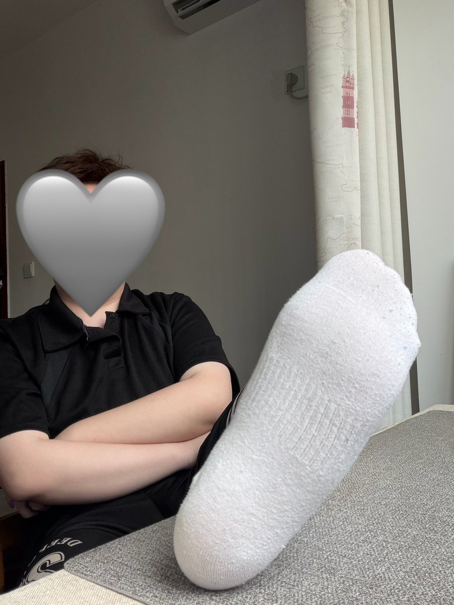 juniper042's tweet photo. #白袜 #tickle #挠痒 #42码 #ee 
来人帮我捏捏jio🥵🥵 https://t.co/RMR0BCrAud