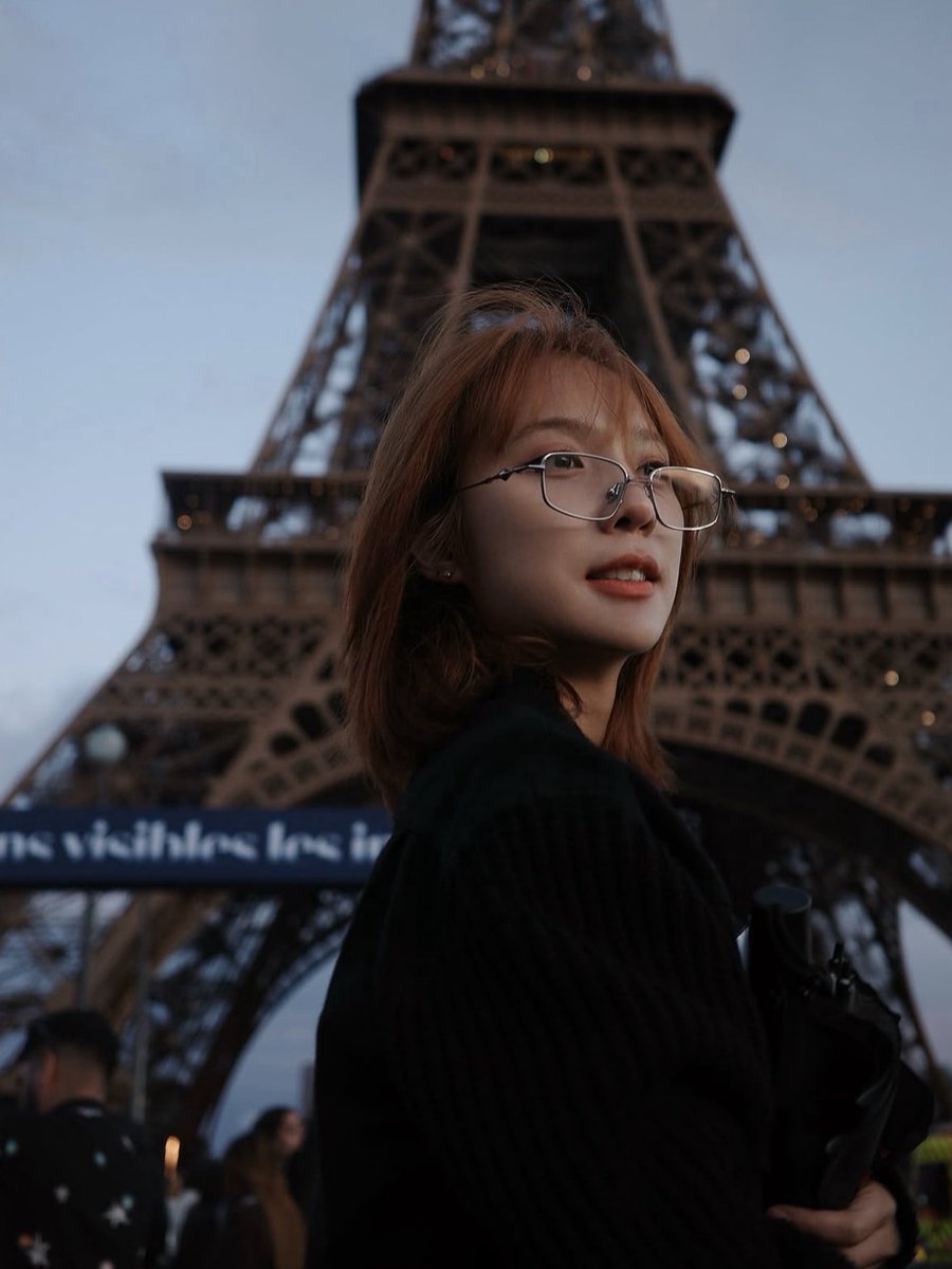 _Chihaaa_'s tweet photo. Paris ที่มีพี่แจนยังขนาดนี้ แล้ว Paris ที่มีแจนจิงจิงจะขนาดไหน หอไอเฟลคงลุกออกมาเต้นงั้นรักละ พร้อมร้องเป็นภาษาฝรั่งเศษ https://t.co/fSCIj0aQl7