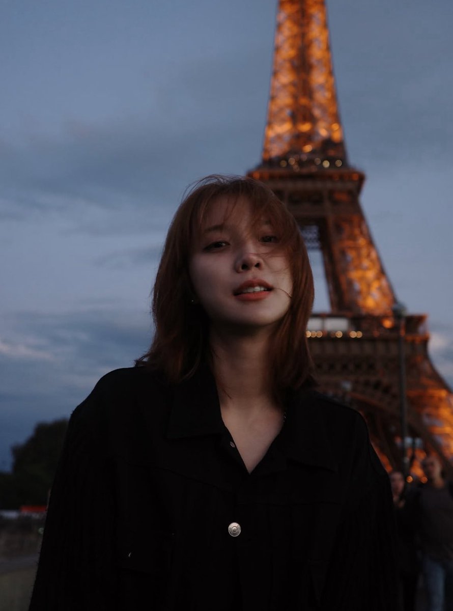 _Chihaaa_'s tweet photo. Paris ที่มีพี่แจนยังขนาดนี้ แล้ว Paris ที่มีแจนจิงจิงจะขนาดไหน หอไอเฟลคงลุกออกมาเต้นงั้นรักละ พร้อมร้องเป็นภาษาฝรั่งเศษ https://t.co/fSCIj0aQl7