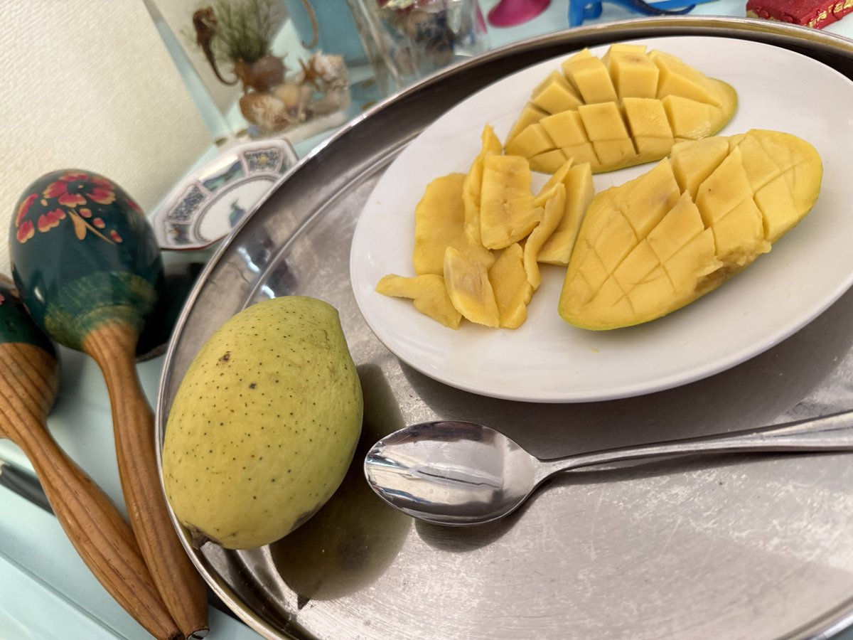 グリーンマンゴー、普通のマンゴーよりも酸味や香りが強くて、私好み🥭🫶