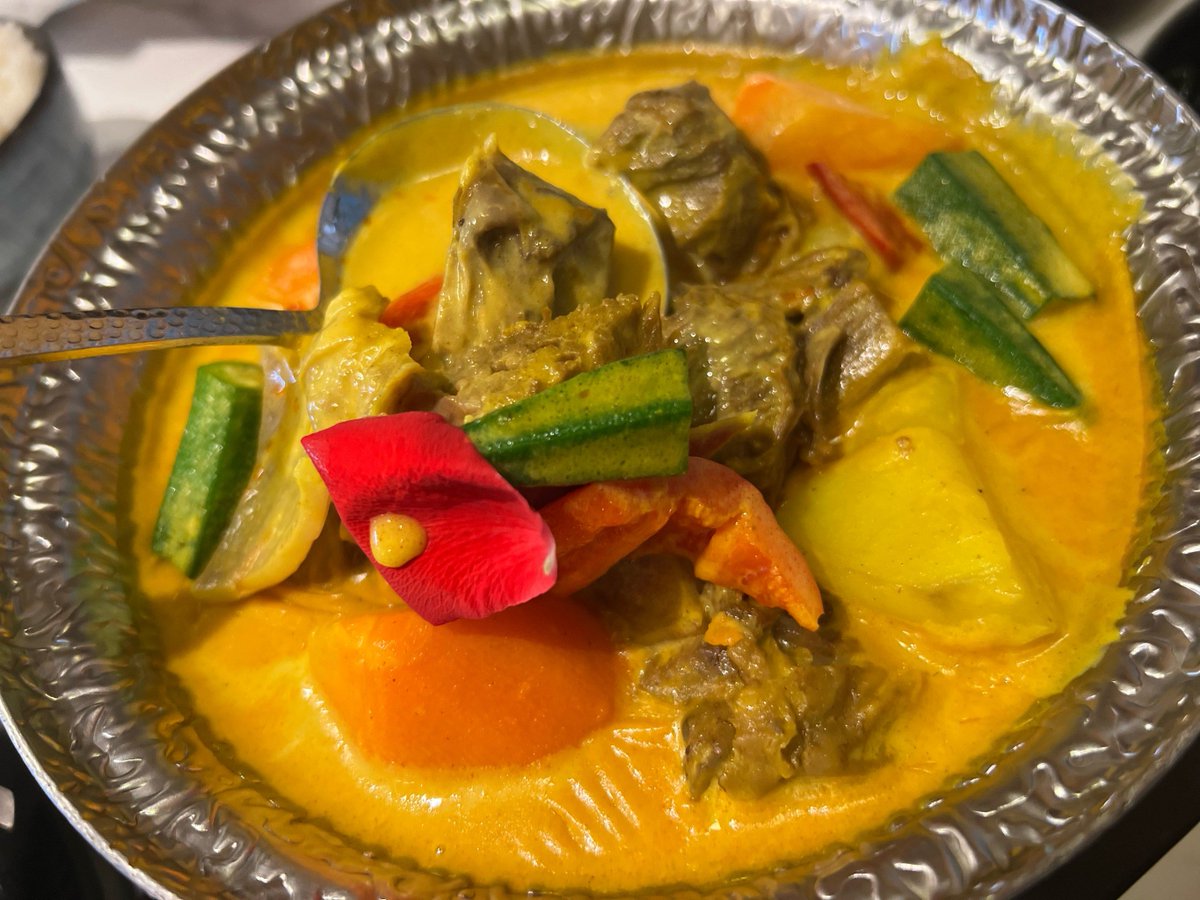 jmandujano34's tweet photo. Craving cozy vibes Try this homemade Thai green curry with fragrant jasmine rice—spicy, herb-forward, and total comfort in a bowl! ， https://t.co/sqoZ2ETCor