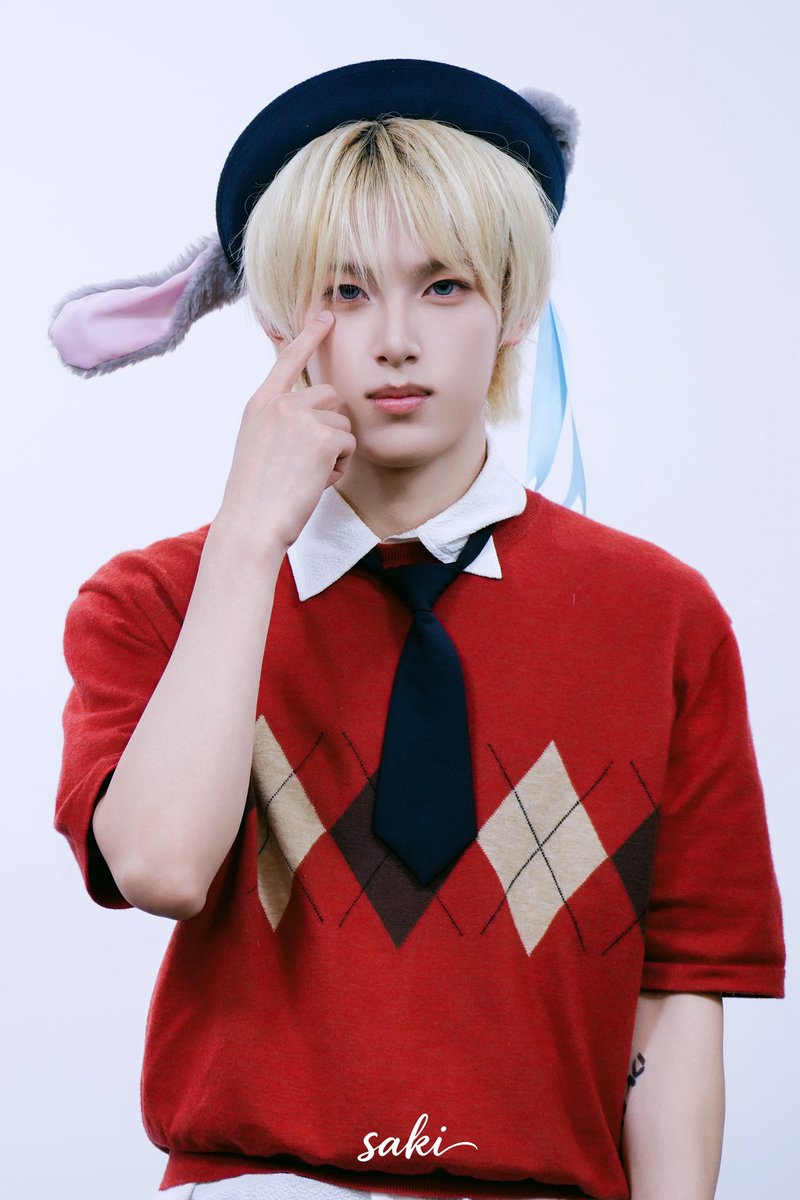 sakisato0921's tweet photo. 260731 헬로라이브 팬사인회

삐친 기니토끼

#마사토 #マサト #masato #青柳将翔 #베이온 #vayonn https://t.co/jWuRfJCh3T