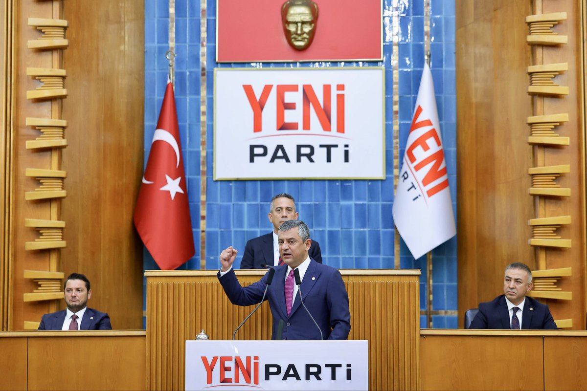 haticeselli's tweet photo. Tarihin doğru tarafında, tarihi bir toplantıdaydık.

YENİ Parti’mizin ilk TBMM grup toplantısında, YENİ Parti Genel Başkanımız Özgür Özel halkımıza hitap etti. 

Adalet, demokrasi ve ortak geleceğimiz için Yeni Nesil Siyaseti halkımızla öreceğiz.

Tarih ırmağının önünü açacak bir onurlu yolu hep birlikte yürüyeceğiz. 

Geleceği hep birlikte kuracak, hep birlikte kazanacağız!