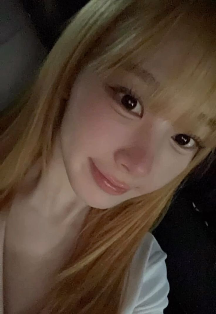 chaenglovesus's tweet photo. giselle’s car selfies >> https://t.co/aj6wxETw4y