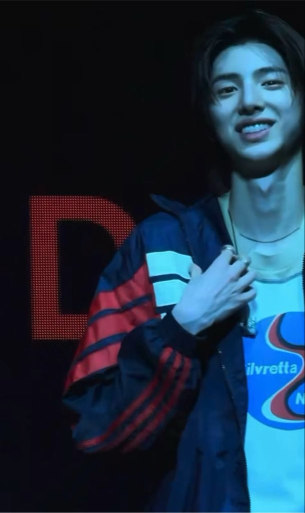 jjuhoouism's tweet photo. awal eye contact juju biasa aja terus karena op nya salting jadi disenyumin manis bgt sama jju kayak gini? JJU STOP BIKIN NAKSIR😭😭 https://t.co/KQ12QWOYNs