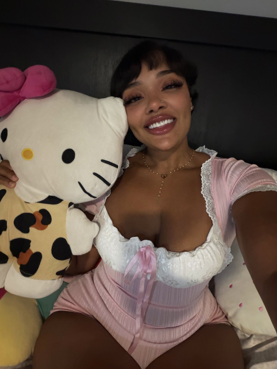 dubbiedadon's tweet photo. Pretty kitty https://t.co/QphceZzpAk