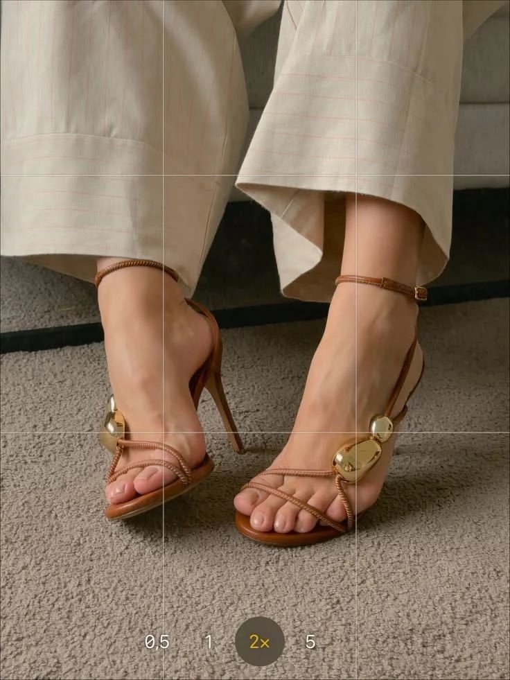 onetruelave's tweet photo. the beauty of simple leather https://t.co/HLM4lOPN6b