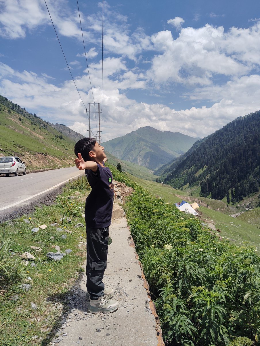 kalsoom_chohan's tweet photo. The kind of beauty that doesn't ask for attention—Gurez 🌸💗🏔️ https://t.co/oGJJezPFFW