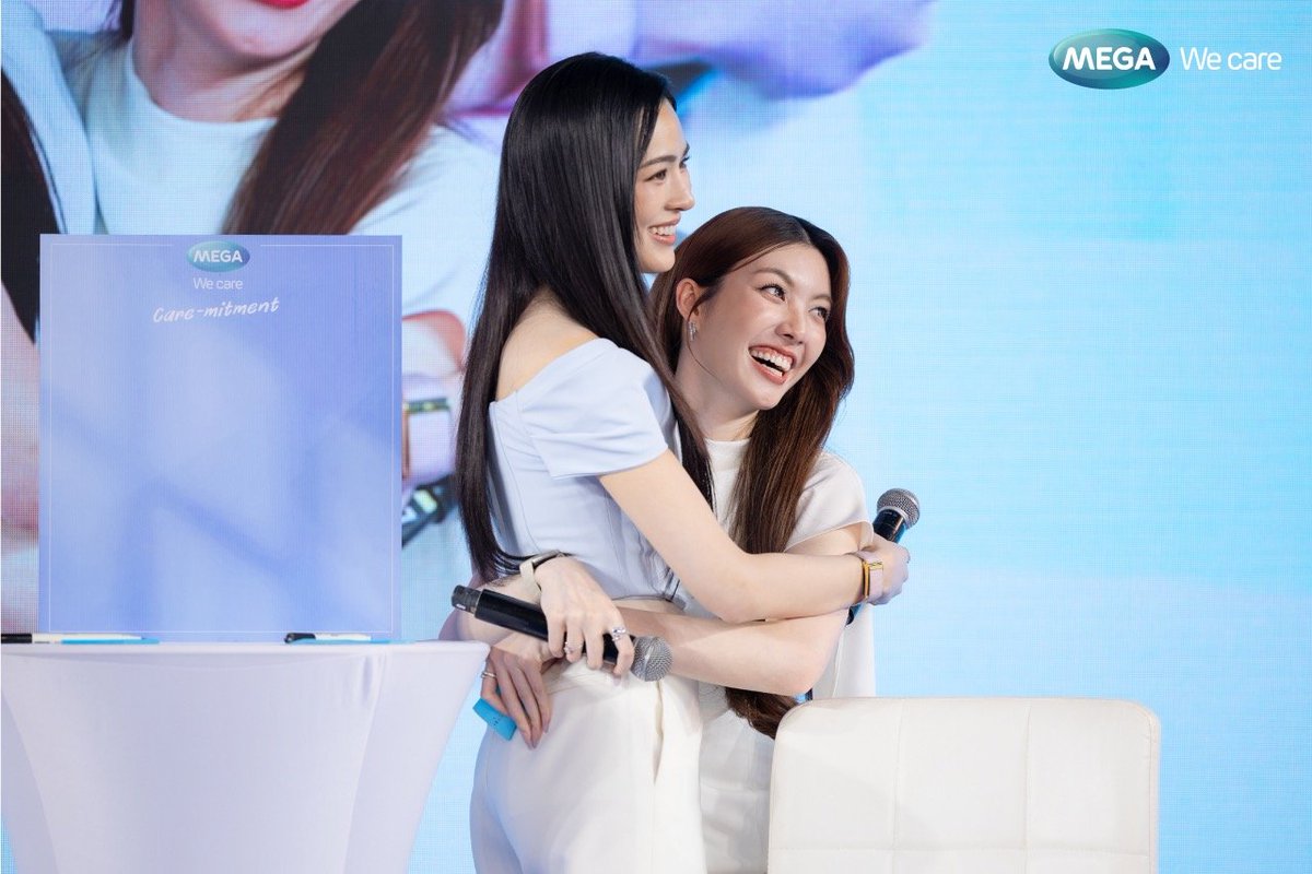 TrendLingTH's tweet photo. MEGA We care กับมุมมองตลาดอาหารเสริม เมื่อ “ความสวย” ยังเป็นประตูบานแรก แต่ความเข้าใจคือสิ่งที่ผู้บริโภคต้องมี

ทำไม MEGA We care จึงเลือก "หลิง–ออม" เป็น Brand Ambassador คู่แรกในรอบ 35 ปี

จาก "ความสวย" สู่ "ความเข้าใจ"

ท่ามกลางการเติบโตของตลาดอาหารเสริมในประเทศไทย ผู้บริโภคยุคใหม่ไม่ได้มองหาเพียง "ความสวย" แต่ให้ความสำคัญกับการดูแลสุขภาพในระยะยาวมากขึ้น อย่างไรก็ตาม ความสวยยังคงเป็นจุดเริ่มต้นสำคัญที่ทำให้ผู้บริโภคเปิดใจเลือกผลิตภัณฑ์ ก่อนจะต่อยอดไปสู่การดูแลสุขภาพอย่างยั่งยืน

MEGA We care มองเห็นการเปลี่ยนแปลงของพฤติกรรมผู้บริโภค จึงยังคงยึดมั่นในจุดแข็งด้านคุณภาพของผลิตภัณฑ์ที่มีหลักฐานทางวิทยาศาสตร์รองรับ (Evidence-based) พร้อมทั้งปรับวิธีการสื่อสารให้เข้าถึงผู้บริโภคยุคดิจิทัลมากยิ่งขึ้น

หนึ่งในก้าวสำคัญของแบรนด์คือการเปิดตัว "หลิง–ออม" ในฐานะ Brand Ambassador คู่แรกในรอบ 35 ปี ซึ่งถือเป็นการเปลี่ยนแปลงครั้งสำคัญของ MEGA We care จากเดิมที่สื่อสารผ่านข้อมูล งานวิจัย และข้อเท็จจริงเป็นหลัก สู่การใช้บุคคลที่ผู้บริโภครู้สึกผูกพันและไว้วางใจเป็นตัวกลางในการถ่ายทอดแนวคิดเรื่องการดูแลสุขภาพ

บทความยังชี้ให้เห็นว่า การเลือกหลิง–ออมไม่ได้เกิดขึ้นเพียงเพราะกระแสความนิยมของทั้งคู่ แต่เป็นการตัดสินใจที่สอดคล้องกับพฤติกรรมของผู้บริโภค โดยเฉพาะกลุ่มผู้หญิง ซึ่งเป็นผู้ตัดสินใจซื้อผลิตภัณฑ์อาหารเสริมถึง 91% ทั้งเพื่อตัวเองและสมาชิกในครอบครัว การมีแบรนด์แอมบาสเดอร์ที่สามารถสร้างความเชื่อมโยงกับกลุ่มเป้าหมาย จึงช่วยให้การสื่อสารของแบรนด์มีประสิทธิภาพมากยิ่งขึ้น

แม้จะนำคนดังเข้ามาเป็นส่วนหนึ่งของการสื่อสาร แต่ MEGA We care ยังคงยืนยันว่าหัวใจสำคัญของแบรนด์คือคุณภาพ ความปลอดภัย และข้อมูลที่ได้รับการพิสูจน์ทางวิทยาศาสตร์ โดยบทบาทของหลิง–ออมคือการช่วยให้ผู้บริโภคเปิดใจรับข้อมูล และเข้าใจว่าการเลือกผลิตภัณฑ์เสริมอาหารควรเริ่มต้นจากความต้องการของร่างกาย ไม่ใช่เพียงการทำตามกระแส

การจับมือกับหลิง–ออมในครั้งนี้ จึงไม่ได้เป็นเพียงการแต่งตั้งแบรนด์แอมบาสเดอร์ แต่สะท้อนถึงการปรับตัวของ MEGA We care ให้สอดรับกับยุคที่ผู้บริโภคต้องการทั้งความน่าเชื่อถือและการสื่อสารที่เข้าถึงง่าย พร้อมตอกย้ำแนวคิดว่า "ความสวยอาจเป็นจุดเริ่มต้นของการตัดสินใจ แต่ความเข้าใจคือสิ่งที่จะทำให้ผู้บริโภคดูแลสุขภาพได้อย่างยั่งยืน 

https://t.co/QZHrEV6t00

 CR. BrandAge Online
บทความโดย : S.Kawintip l ส.ค. 04, 2569
 
 #MegaWeCareLingOrm #LingOrm
#LinglingKwong #หลิงหลิงคอง
@linglingsirilak @MEGAWeCare