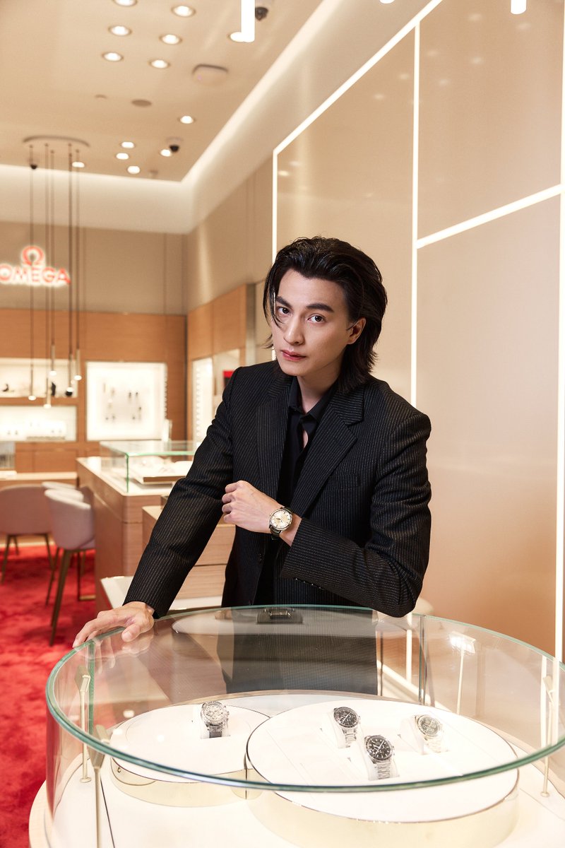 TripleclickTH's tweet photo. กลัฟ–คณาวุฒิ ไตรพิพัฒนพงษ์ #GulfKanawut ร่วมเผยเสน่ห์ของเรือนเวลา OMEGA โดยเลือกสวม Constellation Observatory ขนาด 39.4 มม. ในวัสดุ Moonshine™ Gold จับคู่กับสายหนังแอลลิเกเตอร์ 

#Constellation https://t.co/Iy7AbuD1fT