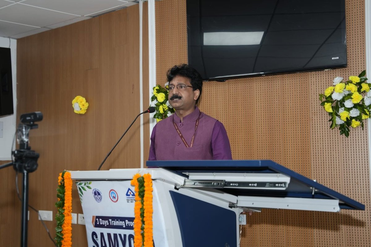 CCRAS_MoAyush's tweet photo. #CCRAS–CARI, Bhubaneswar, is conducting a 3-day training programme (3–5 Aug 2026) under the #SAMYOGA Initiative to strengthen #Yoga interventions for patients visiting #Ayurveda Research Hospitals.

The programme was inaugurated by Prof. Rabinarayan Acharya, DG, CCRAS, (1/2) https://t.co/cB1syj9AL7