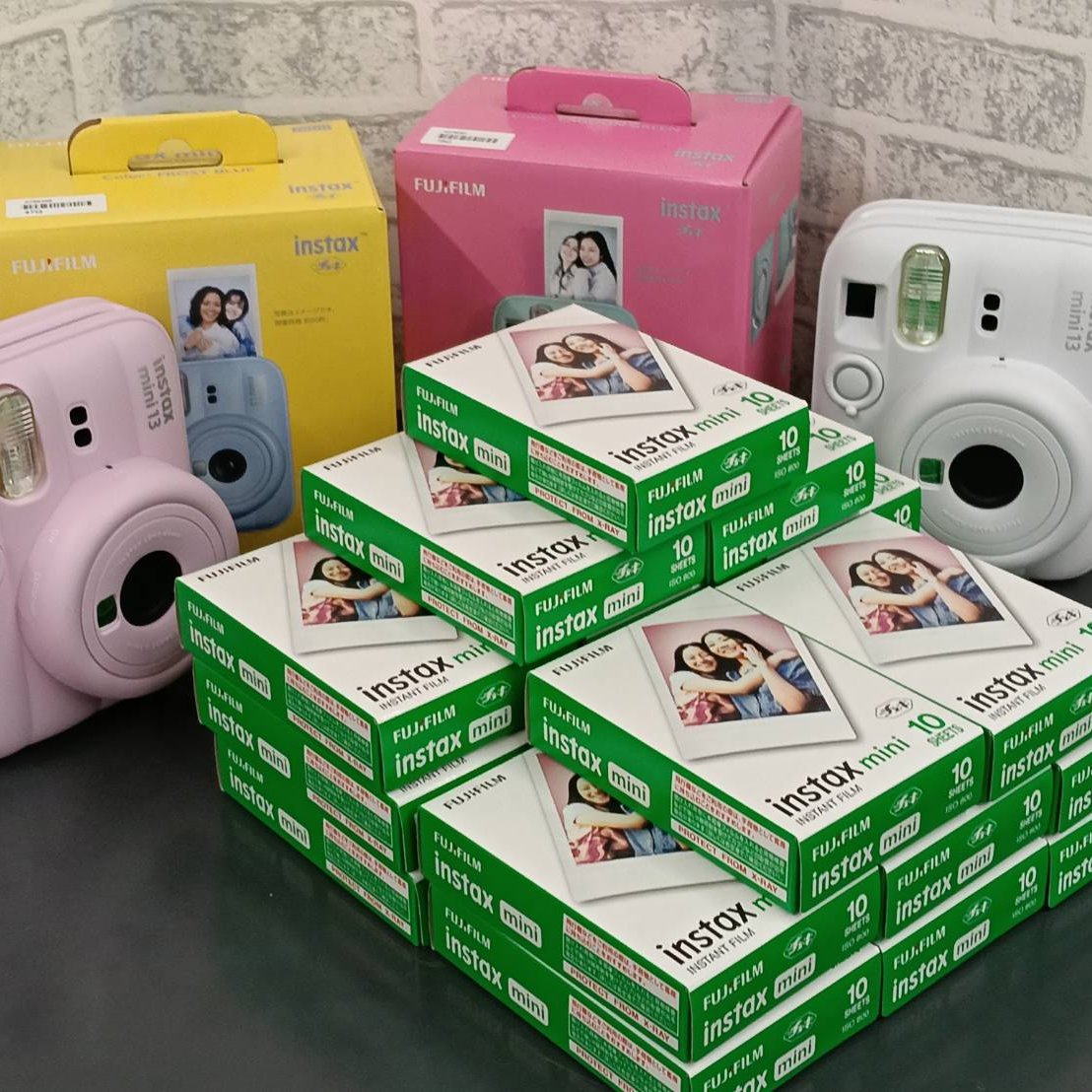 himawari_camara's tweet photo. FUJIFILM instax mini FILM が再入荷しました。　
数に限りがございますのでお早めに！
 
📷ひまわり堂桶川本店📷048-771-3029
   
#チェキ #instaxmini #桶川 #ひまわり堂 #FUJIFILM https://t.co/uMcJxFDZiX