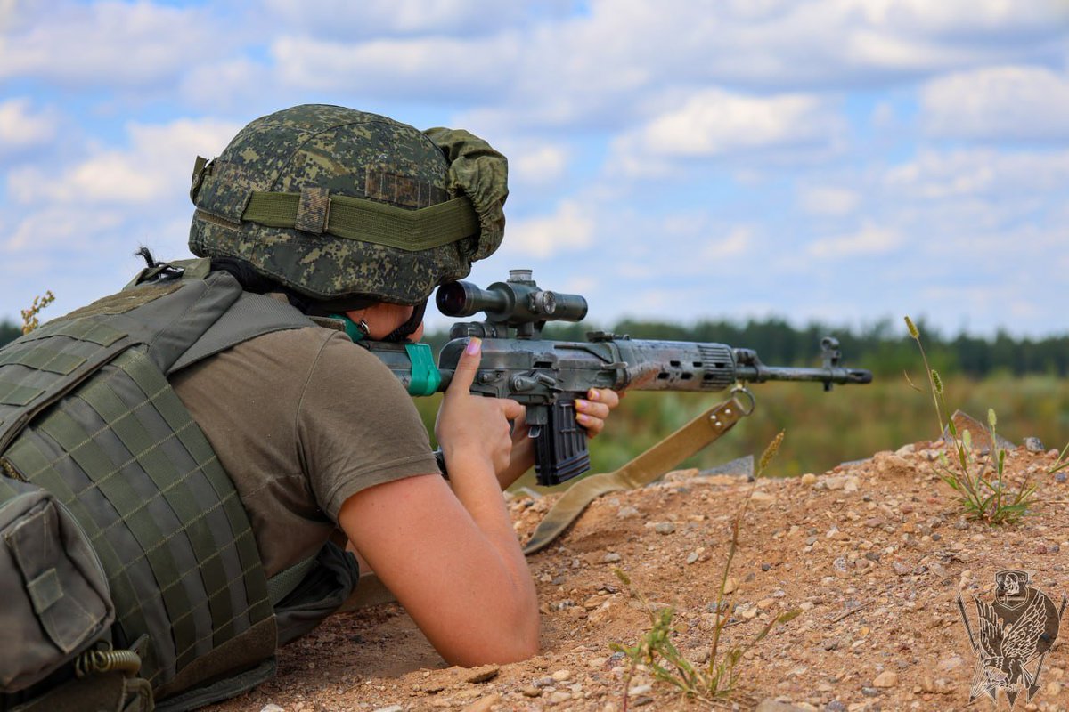 TheGreyPatriot_'s tweet photo. 🇧🇾🇷🇺 Today's training of troops from 103rd Vitebsk Separate Guards Airborne Brigade in Brest Oblast.
#Russia #Belarus #Belarusian #Today #Military #Army #VDV #Paratroopers #Airborne #Tactical #Training #Sniper #AK74 #SVD #PKM #EMR https://t.co/bzARPwHjcR