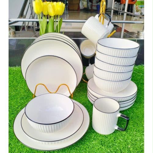 PillowsAndDuvet's tweet photo. @omwambaKE 😂😂ako Rada mbaya🔥

Japanese dinner set 
✅24 PCs set 
✅6 cups 
✅6 bowls 
✅6 side plates 
✅6 plates 
🏷PRICE: KES 3200/- https://t.co/oq8TgGW1qA