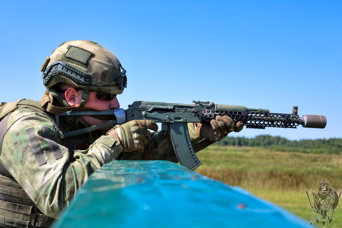 TheGreyPatriot_'s tweet photo. 🇧🇾🇷🇺 Today's training of troops from 103rd Vitebsk Separate Guards Airborne Brigade in Brest Oblast.
#Russia #Belarus #Belarusian #Today #Military #Army #VDV #Paratroopers #Airborne #Tactical #Training #Sniper #AK74 #SVD #PKM #EMR https://t.co/bzARPwHjcR