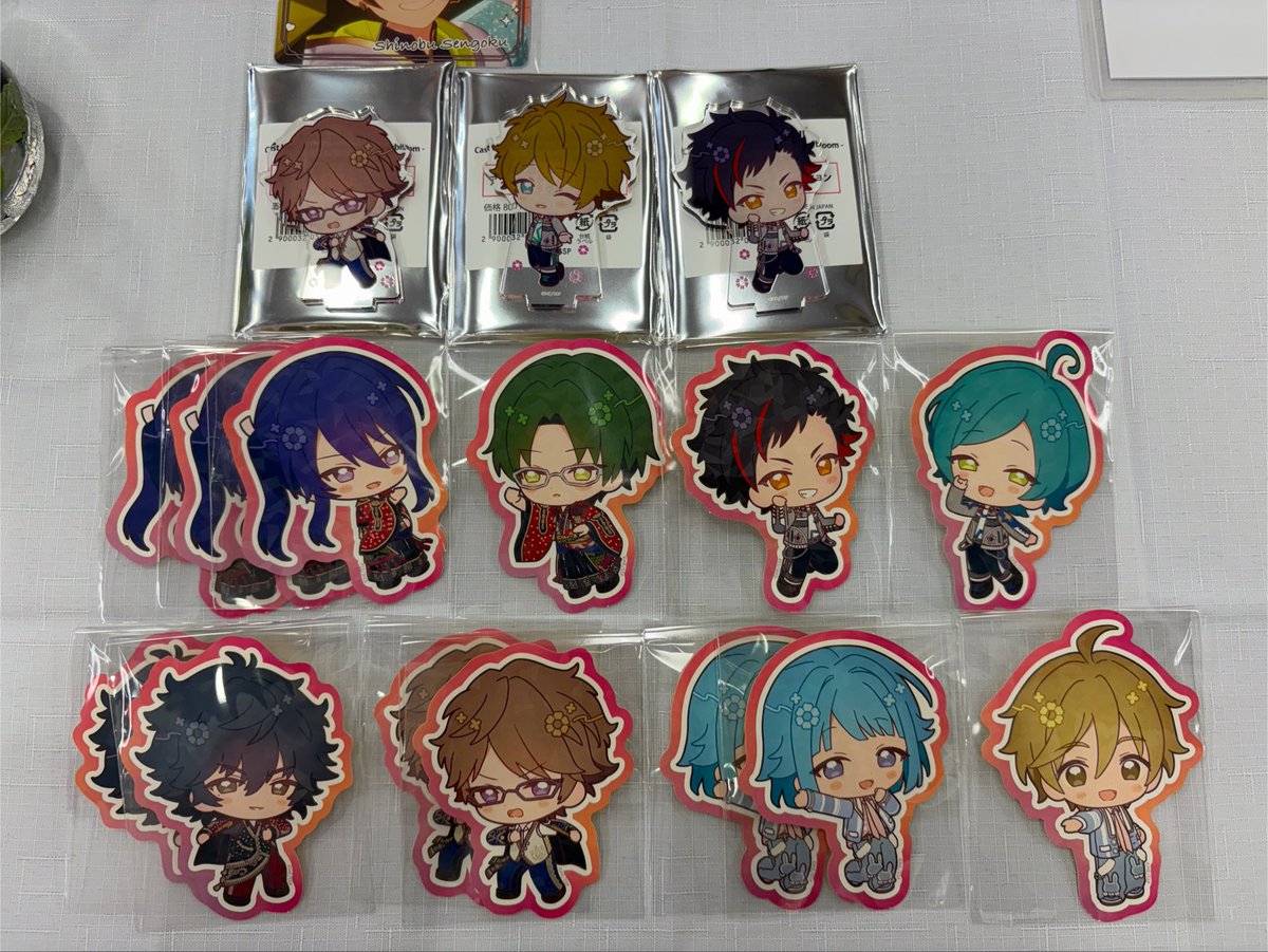 rb_o0X's tweet photo. あんスタ あんさんぶるスターズ アニカフェ アクスタ ステッカー 交換

譲 : 章臣 翠 鉄虎 颯馬 敬人 奏汰 陣 創 友也 日和 こはく 燐音

求 : 忍 茨 ジュン

画像2枚目はジュンとの交換優先
本日、8/12池袋手渡し または 郵送でのお取引📮 https://t.co/zl7FEh6GCt