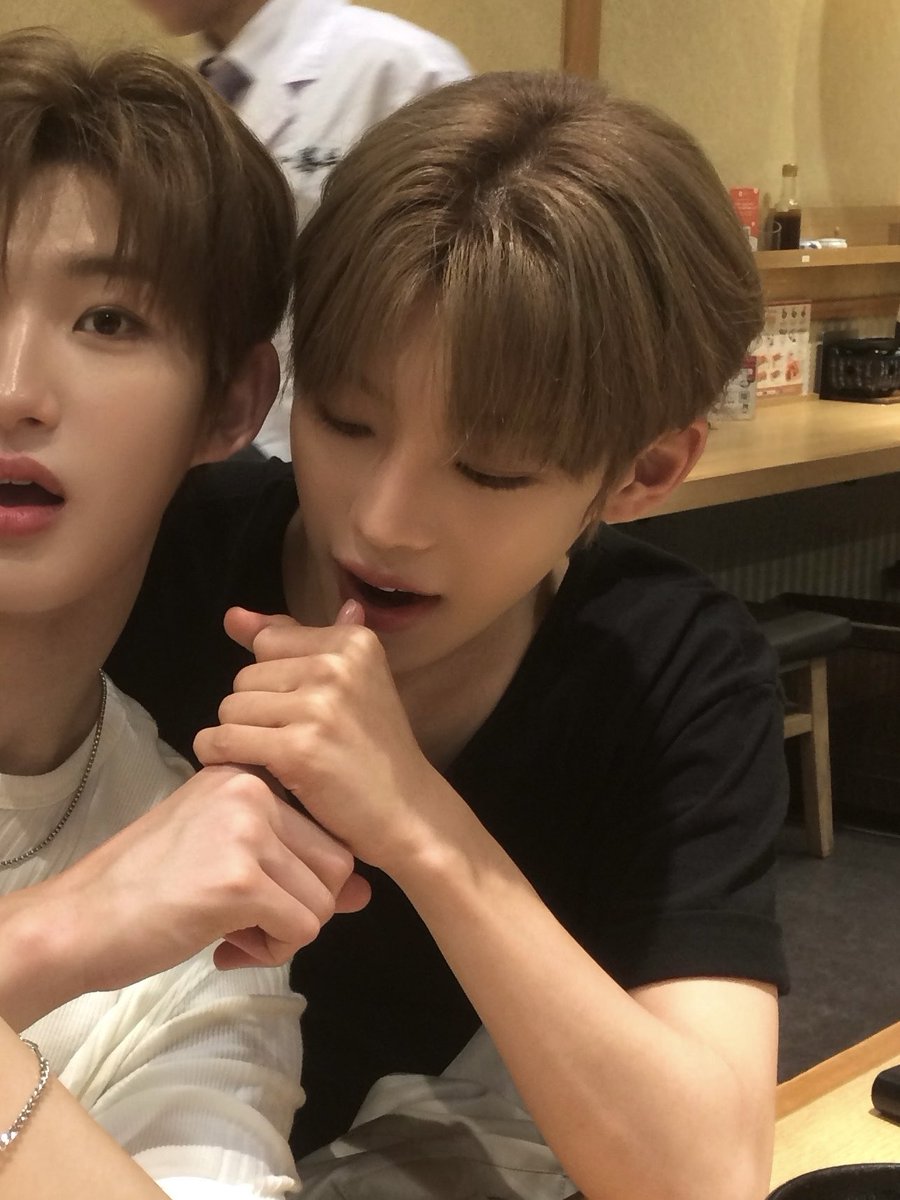 Yagomahae's tweet photo. 이 사진 김도뚱 뭔가 좀 표현하기 어렵게 좋다. . . https://t.co/z3bdvb3d9V