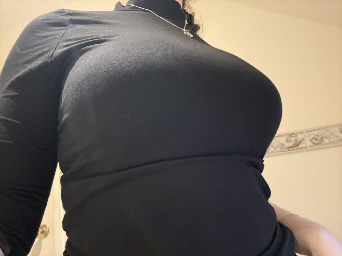 leiadownn's tweet photo. yes they’re heavy 
yes you can carry them https://t.co/P3HUXS6Eew