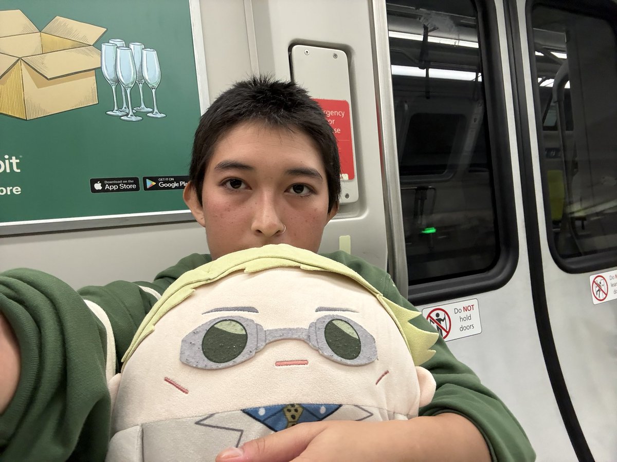 kenoyollo's tweet photo. we just went on another trip! #七海建人 https://t.co/VsXXdCDXuQ