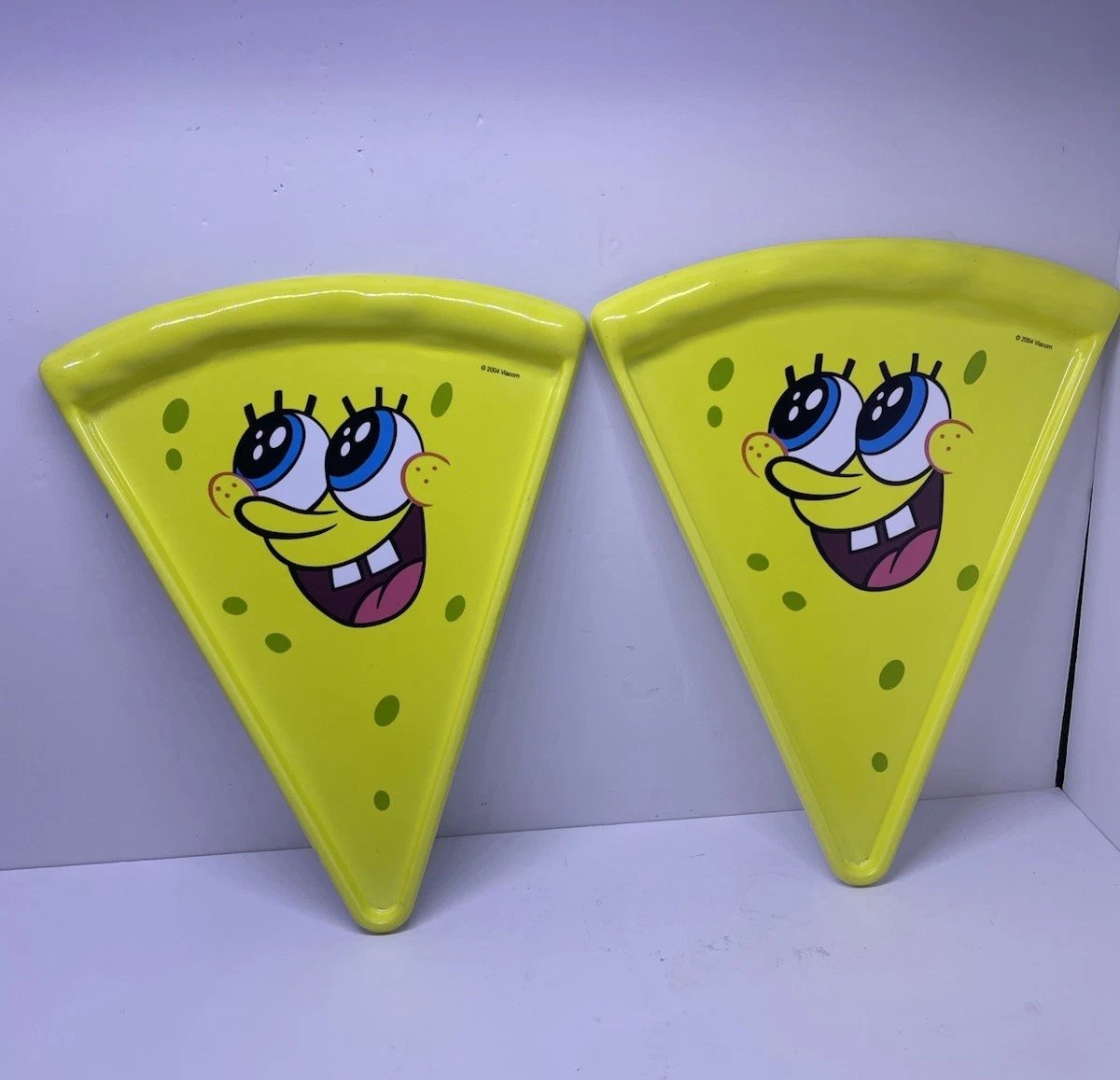 ArtofSpongeBob2's tweet photo. SpongeBob pizza plates from 2004. https://t.co/BxheP1LvYg