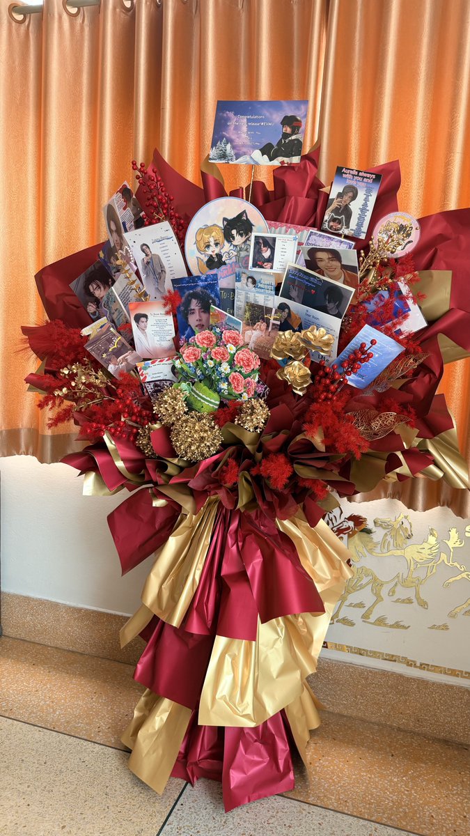 First05270525's tweet photo. 看着自己送的钱花花架还有新用途，循环使用，看到Boom Mommy新鲜照，看到那么多支持Mommy的，感觉很奇妙+有意义！Love is love❤️❤️❤️
@bxxm_rvw https://t.co/rUVhlapFXL