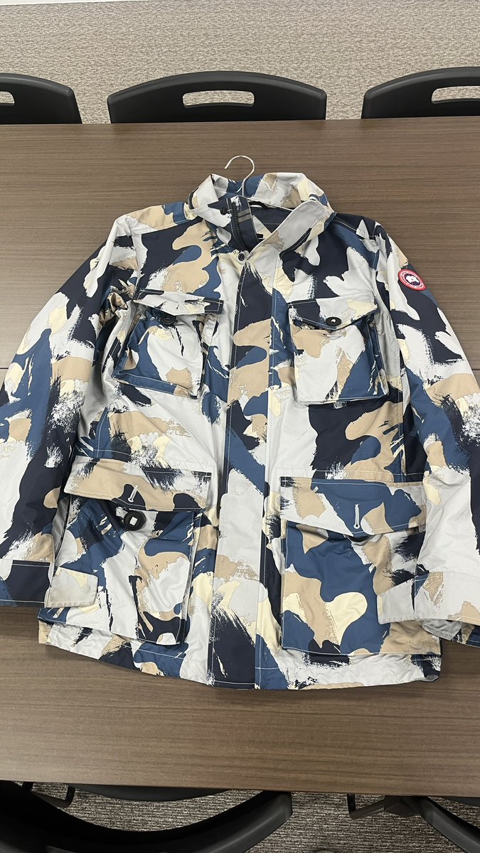 ok_Auction's tweet photo. ✨商品紹介✨

ルイヴィトン　Tシャツ
セリーヌ　セットアップ
プラダ　ダウン
カナダグース　ナイロンジャケット https://t.co/nAz7Ui1TiH