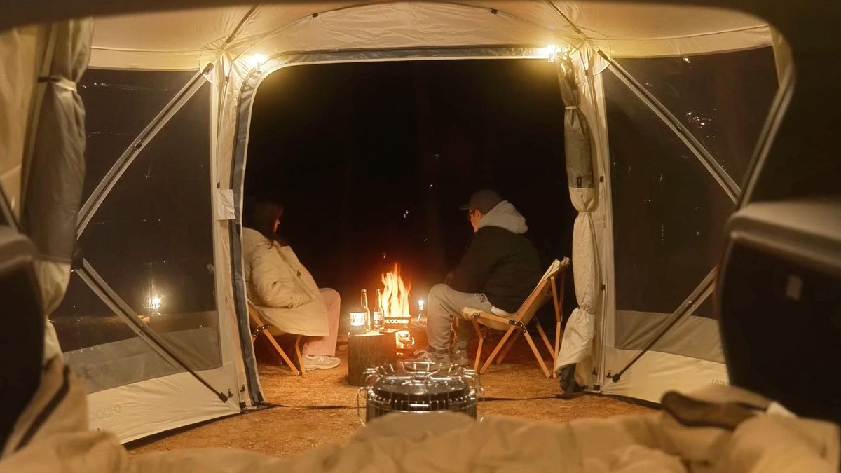 m_caitom's tweet photo. Nothing beats the quiet of a moonlit campsite—s'mores in hand, stars above, and only the crickets for company. Perfect reset from daily chaos ， https://t.co/mwApzVzBva