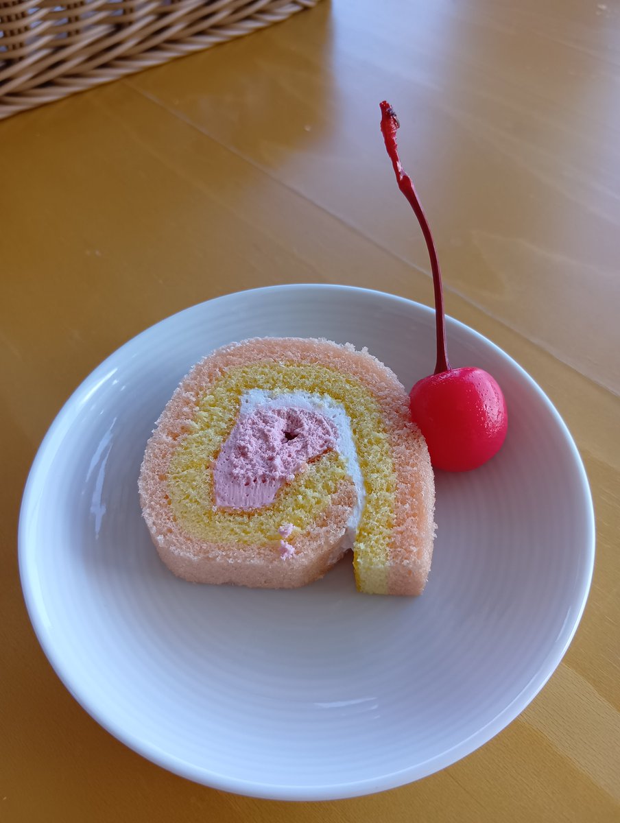 pokekoro_yuta's tweet photo. 誕生日ランチキメるまぁ
ユーミンの曲に出てくるお店らしいまぁ https://t.co/abChvJmnSR
