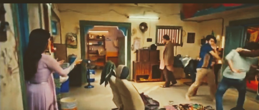 heaven_alen's tweet photo. Loving that dysfunctional family scenes of the show <3 My family ☹️❤️

#bareillykebacchan https://t.co/DTCFlsqv5w