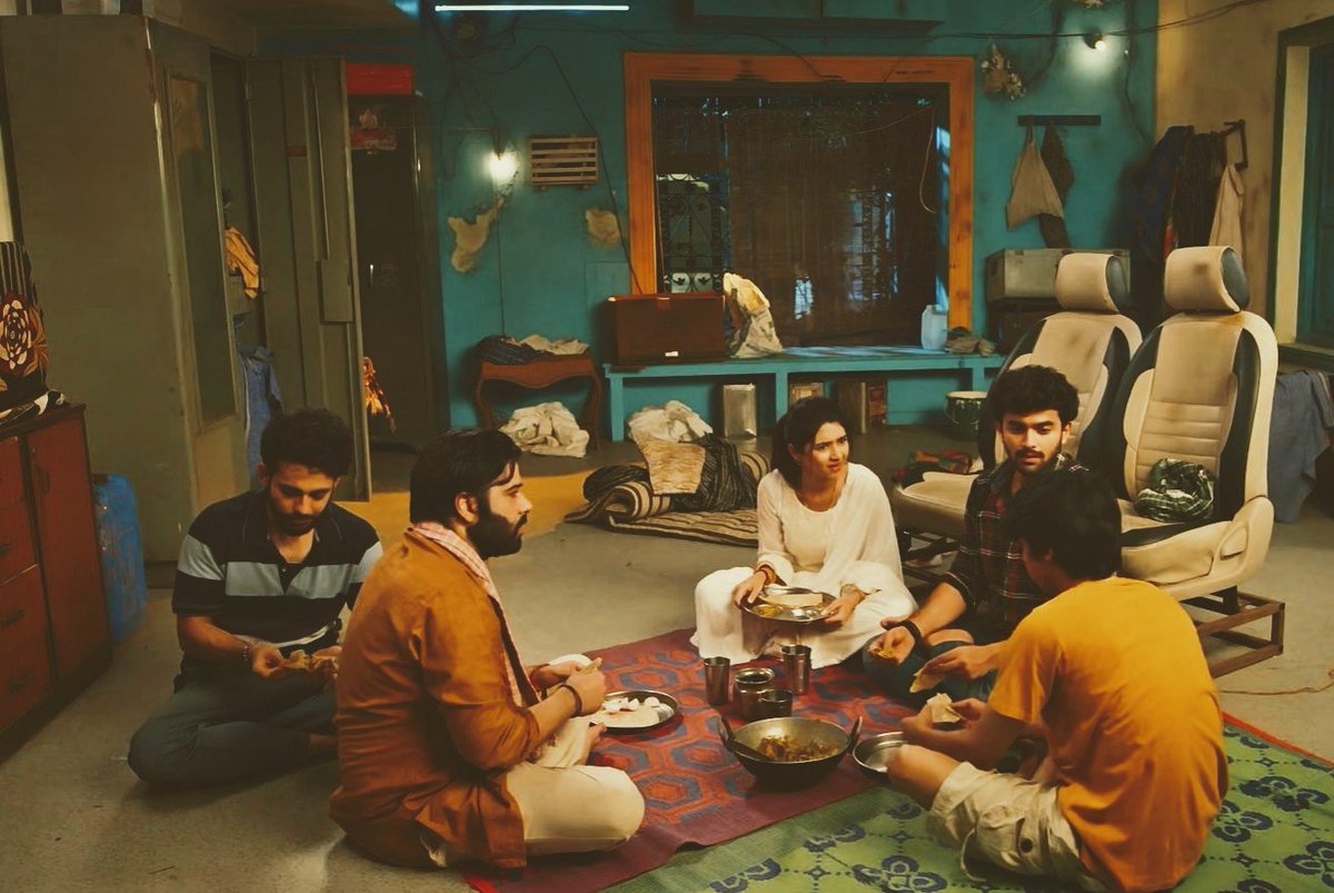 heaven_alen's tweet photo. Loving that dysfunctional family scenes of the show <3 My family ☹️❤️

#bareillykebacchan https://t.co/DTCFlsqv5w