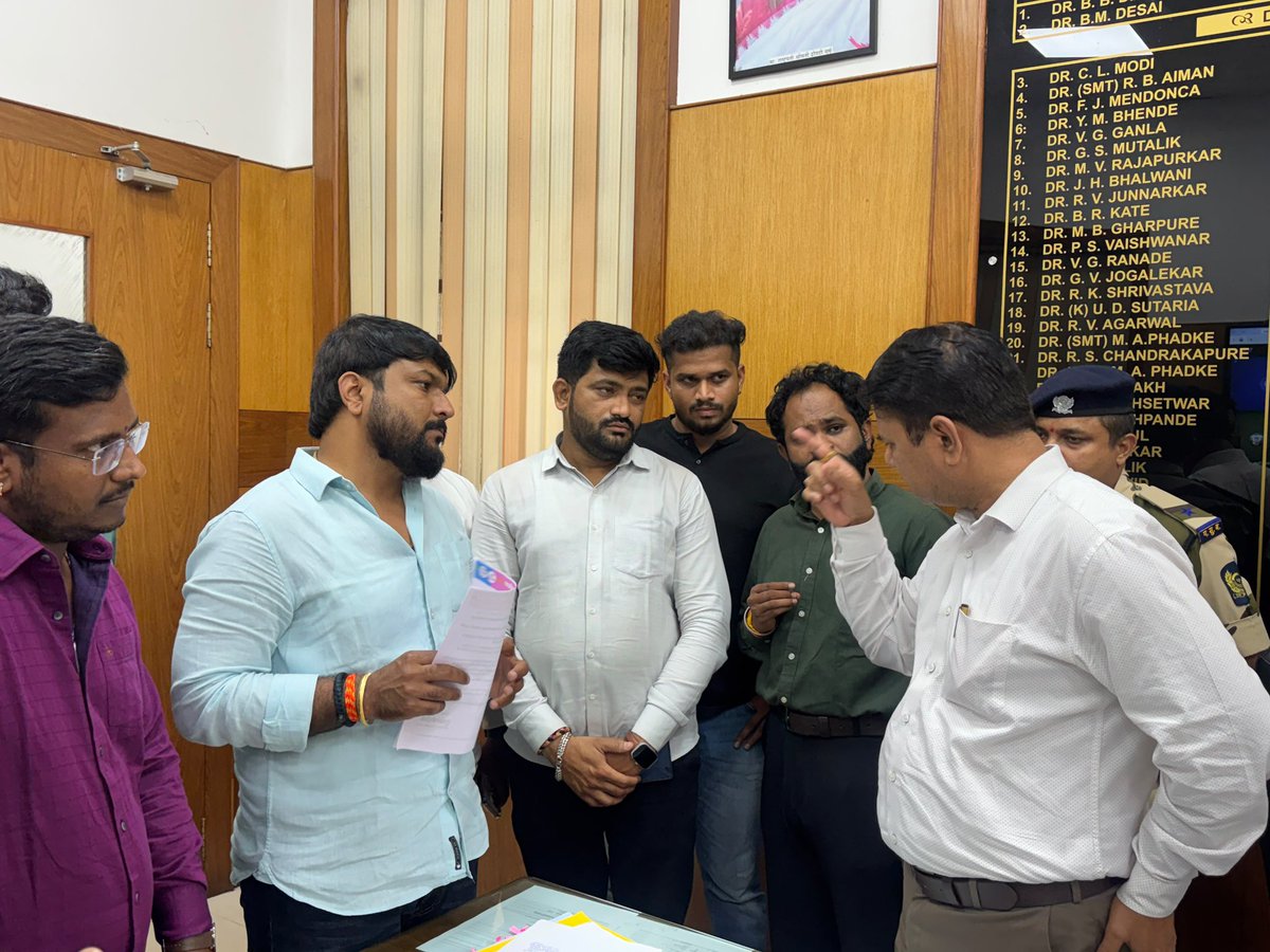 DushyantMohol's tweet photo. 📍बी जे शासकिय वैद्यकीय महाविद्यालय पुणे.

विद्यार्थ्यांच्या सुरक्षिततेसाठी ठोस पावले आवश्यक!

बी. जे. शासकीय वैद्यकीय महाविद्यालयातील विद्यार्थी तन्मय वांगे यांच्या प्रकरणाच्या पार्श्वभूमीवर आज महाविद्यालयाचे अधिष्ठाता डॉ. एकनाथ पवार यांची भेट घेऊन या संपूर्ण प्रकरणाबाबत सविस्तर चर्चा केली.

यावेळी विद्यार्थ्यांची सुरक्षितता, रॅगिंगविरोधी यंत्रणा अधिक प्रभावी करणे आणि विद्यार्थ्यांना कोणत्याही प्रकारचा त्रास झाल्यास तातडीने मदत मिळावी, याबाबत महत्त्वपूर्ण मुद्दे मांडले.

यामध्ये विशेषतः—

🔹 Anti-Ragging Committee मध्ये आवश्यक सुधारणा करून ती अधिक प्रभावी व विद्यार्थी-केंद्रित करावी.

🔹 विद्यार्थ्यांना कोणत्याही भीतीशिवाय आपली तक्रार किंवा समस्या मांडता यावी यासाठी Dean Office कडून स्वतंत्र WhatsApp Active Helpline Number उपलब्ध करून द्यावा.

🔹 विद्यार्थ्यांच्या तक्रारींवर तातडीने दखल घेऊन योग्य ती कार्यवाही करण्याची यंत्रणा अधिक सक्षम करावी.

🔹 विद्यार्थ्यांच्या सुरक्षिततेसोबतच पुणे शहराच्या समृद्ध शैक्षणिक परंपरेची आणि शिक्षण व्यवस्थेची प्रतिष्ठा अबाधित राहावी, यासाठी प्रशासनाने संवेदनशीलतेने आणि पारदर्शकपणे कार्यवाही करावी.

विद्यार्थ्यांची सुरक्षितता ही सर्वोच्च प्राथमिकता आहे. कोणत्याही विद्यार्थ्यावर अन्याय होऊ नये आणि कोणत्याही तक्रारीकडे दुर्लक्ष होऊ नये, यासाठी आवश्यक त्या सुधारणा करण्याची भूमिका मी ठामपणे मांडली आहे.

तन्मय वांगे प्रकरणातील सत्य निष्पक्षपणे समोर यावे, विद्यार्थ्यांच्या सुरक्षिततेसाठी आवश्यक उपाययोजना अधिक सक्षम व्हाव्यात आणि भविष्यात अशा घटना टाळण्यासाठी प्रभावी व्यवस्था निर्माण व्हावी, यासाठी प्रशासनाने गांभीर्याने कार्यवाही करावी.

यावेळी पुणे शहर भारतीय जनता युवा मोर्चाचे प्रवीण वनशिव, प्रणव गंजिवले,सुचित देशपांडे,प्रतीक कुंजीर, आशिष सुर्वे,अथर्व कुलकर्णी, संकेत बिरामने,अनुराग मिश्रा,सागर शेटे,सिद्धार्थ भावकर विविध पदाधिकारी उपस्थित होते.

#BJMedicalCollege #AntiRagging #StudentSafety #PuneEducation