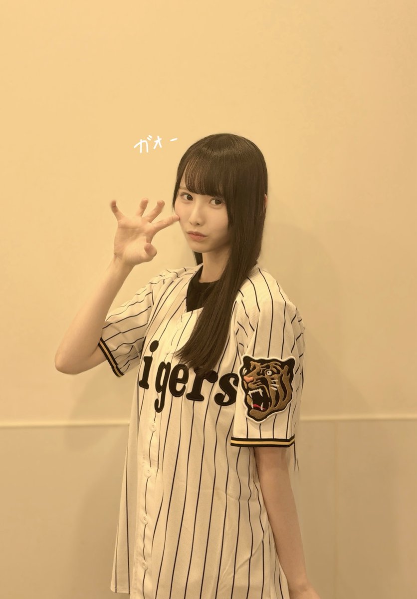 hinatazaka46's tweet photo. 【ブログ更新☀️ 高井俐香】 伝統の一戦 https://t.co/pOtoD76sdr #日向坂46 #高井俐香 https://t.co/gZfaJ0Xrub