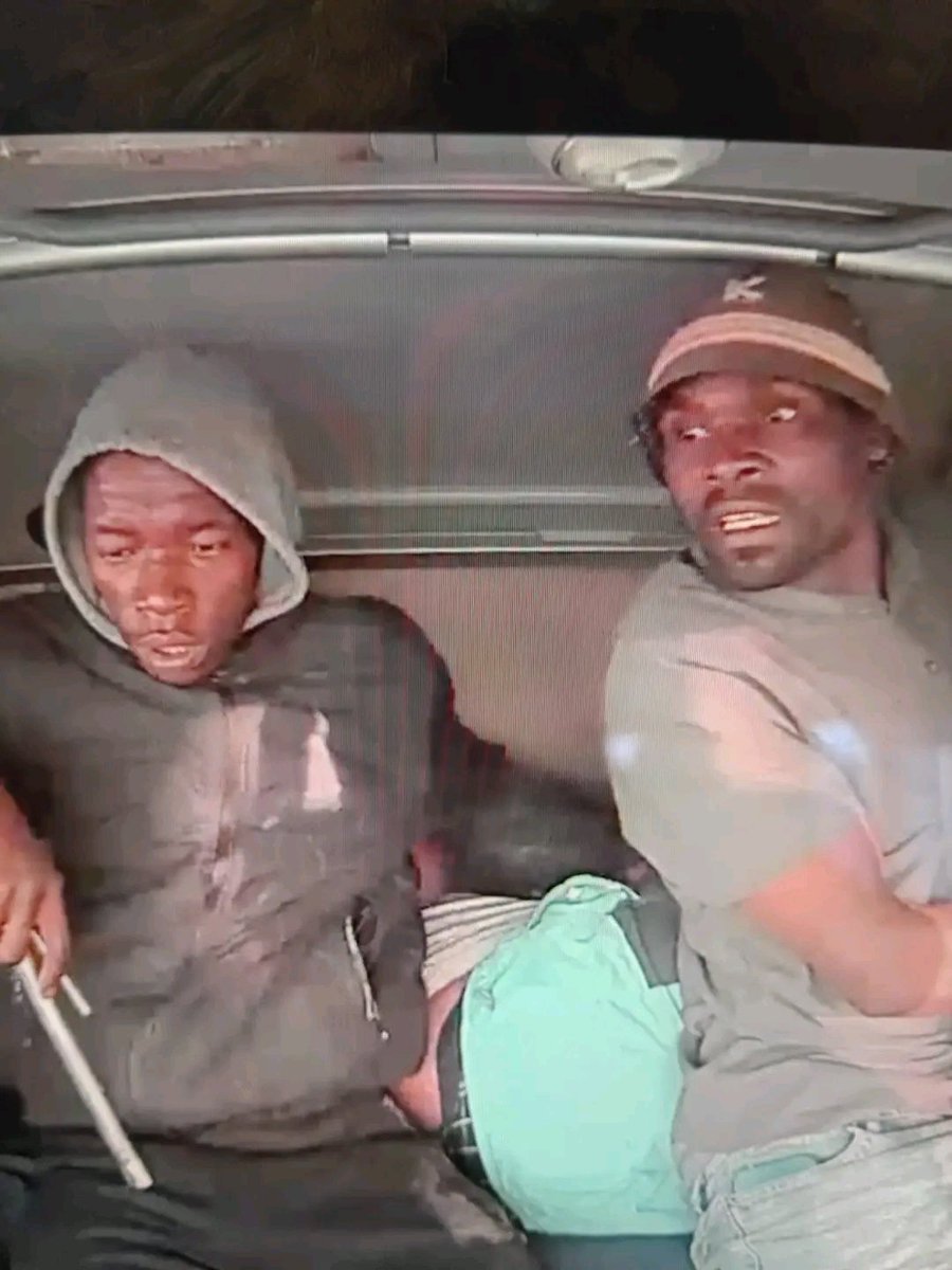 AmukelaniMoyani's tweet photo. Truck Hijackers....please inform @SAPoliceService https://t.co/06LKj4xxG6