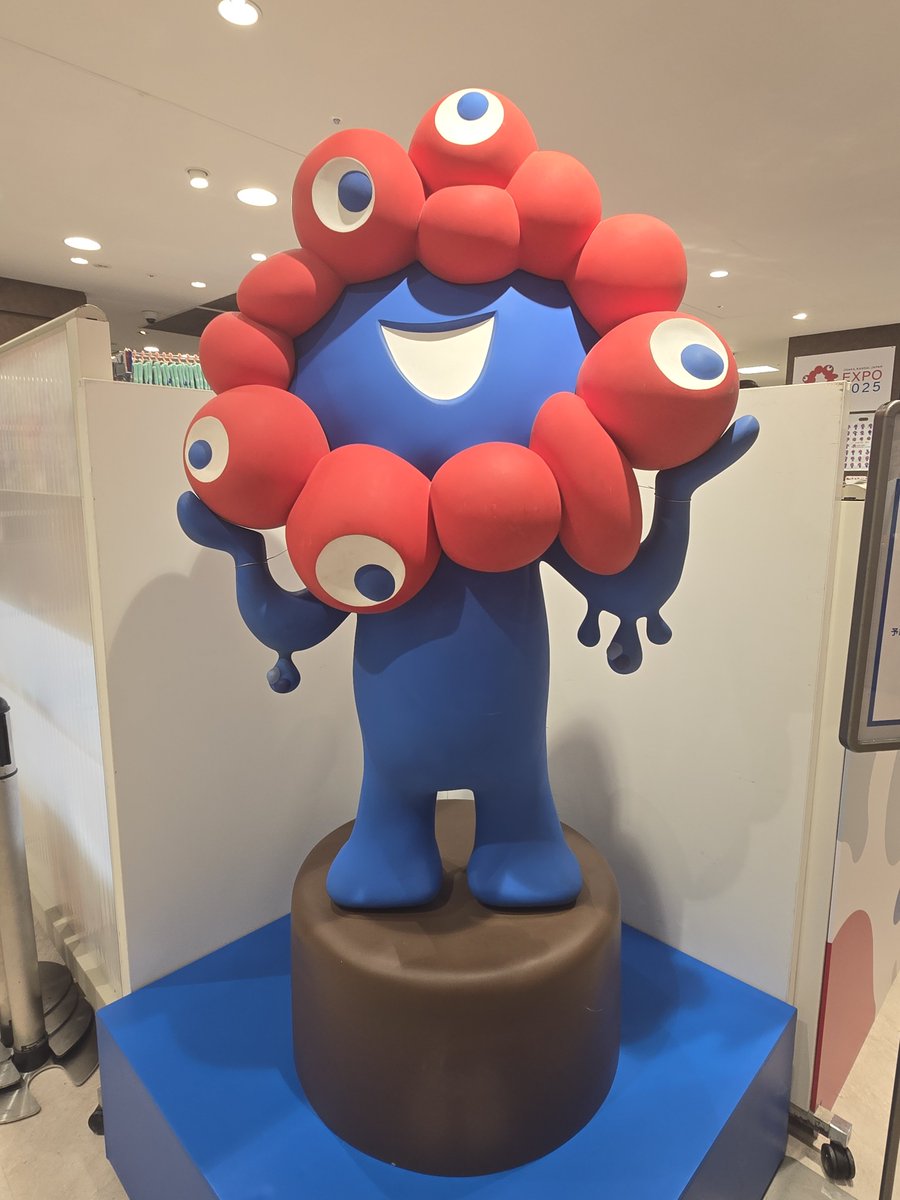 xazisaix's tweet photo. 髙島屋のミャクミャク売り場見たことない商品売ってた！ https://t.co/NlgQ3gOqBO