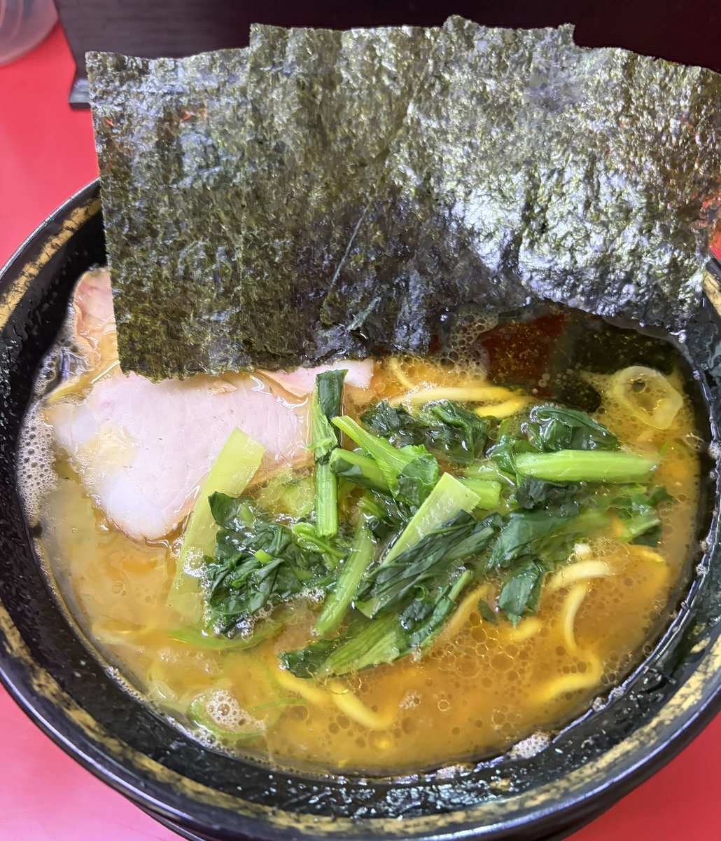 tccom23's tweet photo. 8月4日　今日のおやつ
行列だったらパスするつもりで訪問
14時30 分頃、待ちなく入店
しっかりカタメの麺と多めの鶏油で大満足でした😆💯

#はじめ家
#ラーメン https://t.co/F6GBfrcd2o